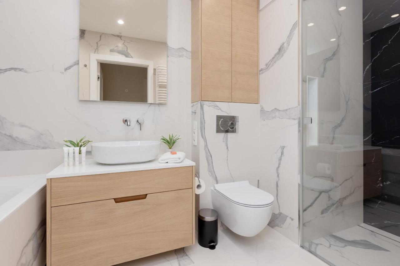 Deluxe Apartment Wronia 45 With Ac, Parking & Balcony By Renters Prestige Warsaw Luaran gambar