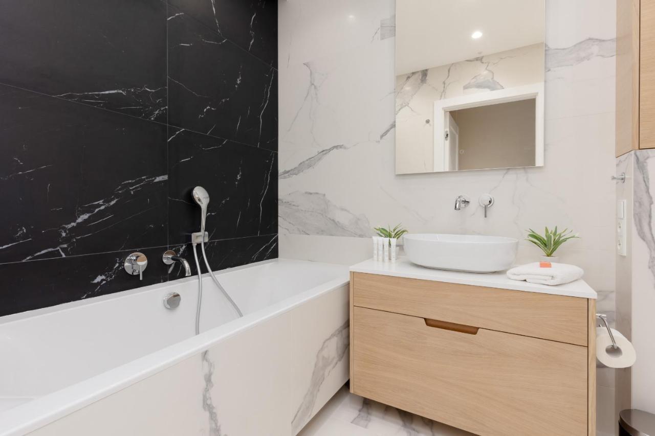 Deluxe Apartment Wronia 45 With Ac, Parking & Balcony By Renters Prestige Warsaw Luaran gambar